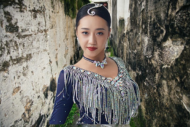 十六强比赛，选手埃隆·塔拉拉和选手伊轩，请做准备