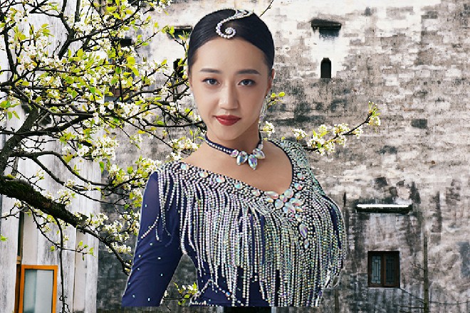 罗芙点点头，既然想要讨教一下，那我便不客气了，出剑吧