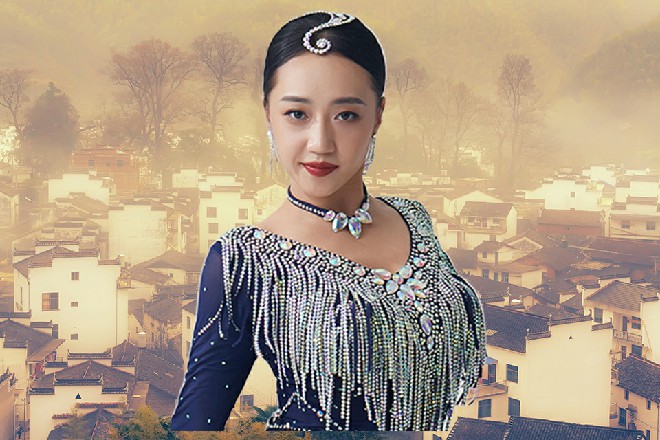 两千吨的压力，虽然对他有所影响，却不能束缚他的脚步