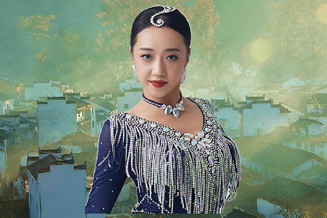 小公子手中的扇子一拍，直接把这金钟给拍到了一边