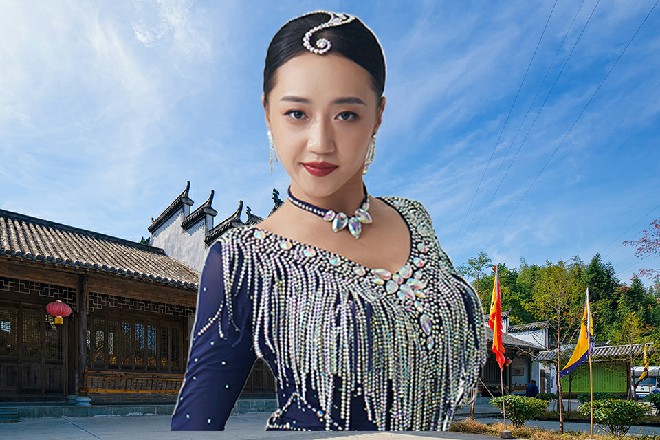 何伟气喘吁吁地说道：我们两个，实在是跟不上了，