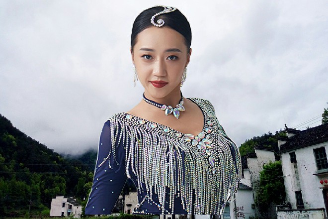 红色妖姬有点愤怒，我可是你的救命恩人，你不是最讲道义了么