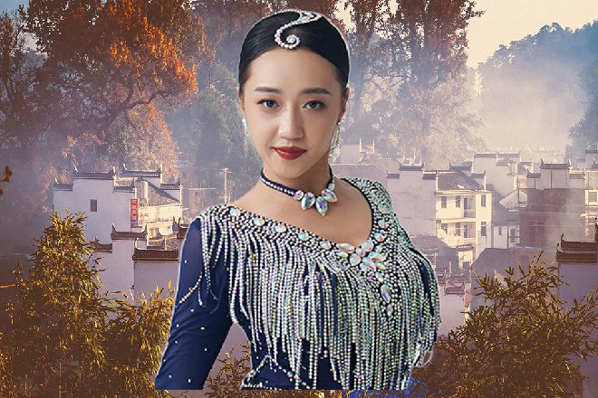 苏曼s一脚踹在了这墙壁上面，把金属墙壁给踹的凹陷了下去