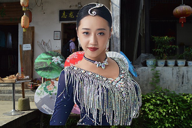 若依脸色又冷了下来，往门口一指，赶人的意思很明显了