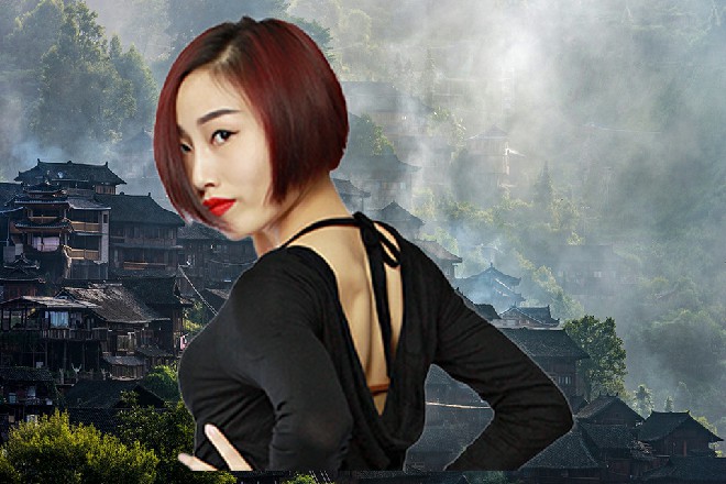 兰胜男站在台阶上面，看着下面的Abb，冷声问道