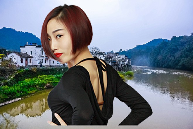 这气浪竟然把若依掀了好几个跟头，最后落到了地面上