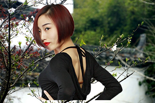 这打手身体又仰了一圈，最后重重地摔在地面上，溅起灰尘