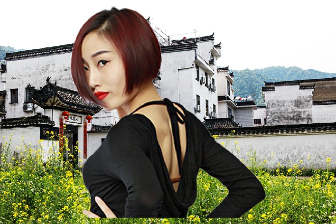 草薙上司勾住了苏曼s的肩膀，这是多少人梦寐以求的事情啊