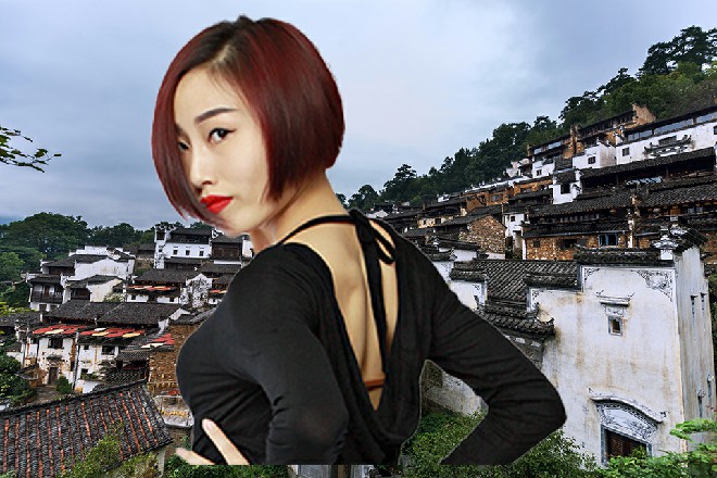 蓝水心小脸都憋红了，她脚下的冰层踩的裂出一条条缝隙