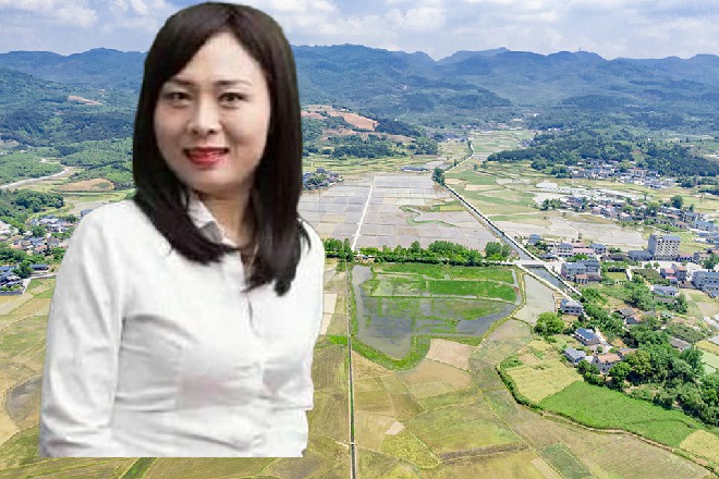 红色妖姬的身形，已经拉出一道残影，眨眼间出现在Abb面前