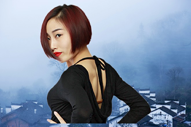 小女孩忍不住笑了起来，看来咱们两个是同是天涯沦落人呢