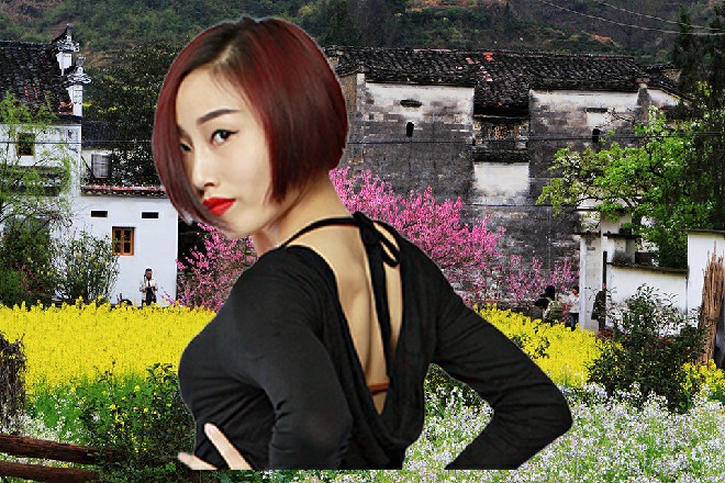 现在左手盾，右手枪，这董晴整个人如同斯巴达女战士一般