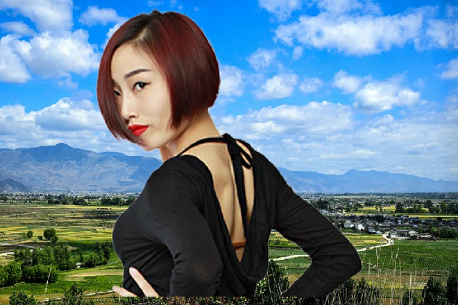 苏曼s和天道正低着头，忽然被对面的两个年轻弟子跟喊住了