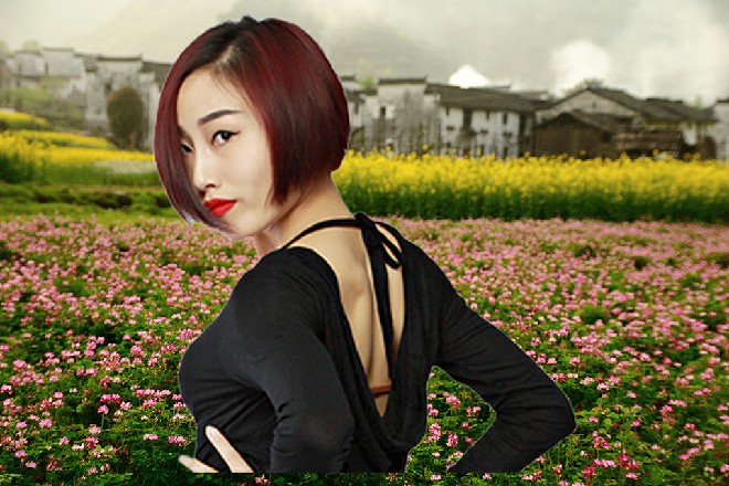 他的拳头都敲出了血来，而站在外面的守卫却置之不理