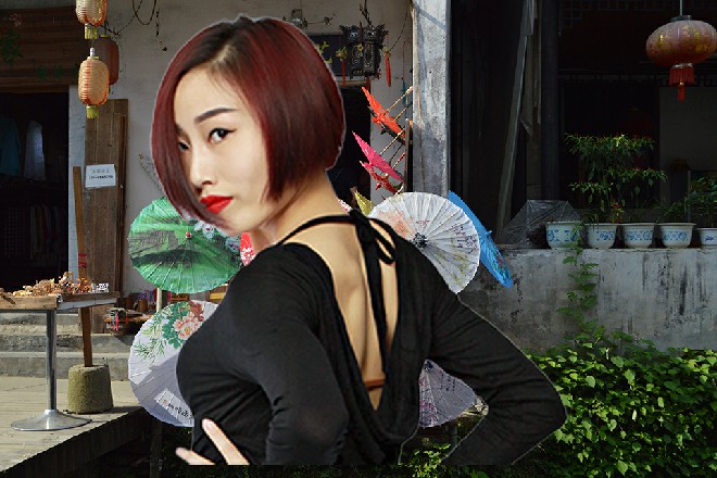 隆巴尔的脖子也跟着一动一动的，眼看就要嗨起来了