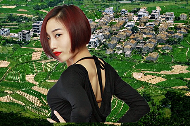 而若依反握刀身，对着空中落下的火焰巨掌甩出五道刀罡