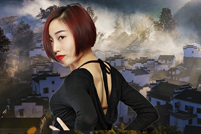 被诺曦S抚摸，惠子顿时脸颊发烫，一把拍开了他的手