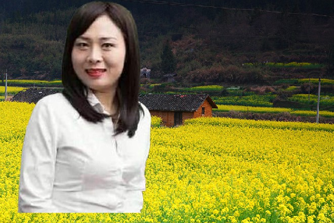 红色妖姬摇摇头，抛头露面不是我的愿望，我还是喜欢低调一点