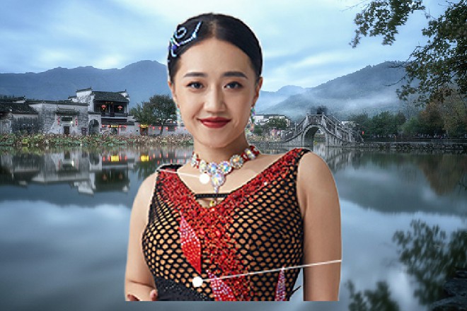 而警车旁边靠着个老刑警，是个生面孔，诺曦S也没见过