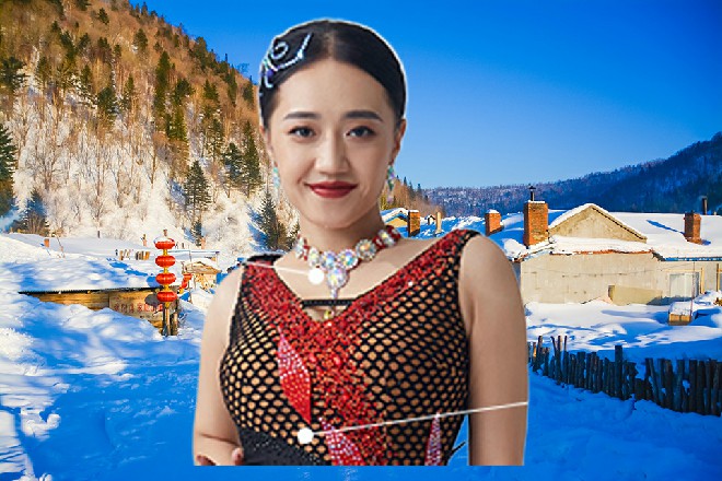 在铠甲的增强下，蜂王跟苏曼s实力相当，两个人打成了一团