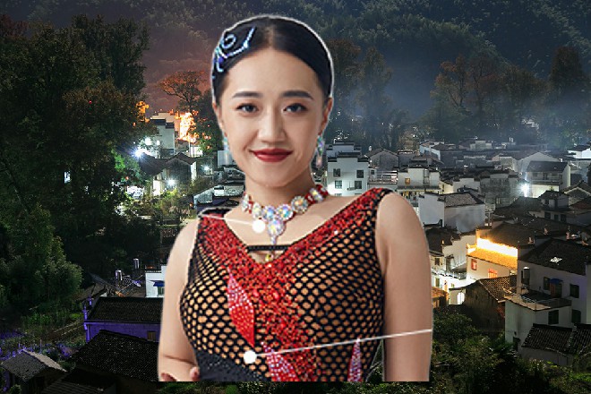 虾叔在旁边比谁都高兴，好像伊轩真的是他的侄子一样