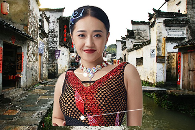 远古之王挣脱了身上的碎片，周围所有的废铁全部被净空了