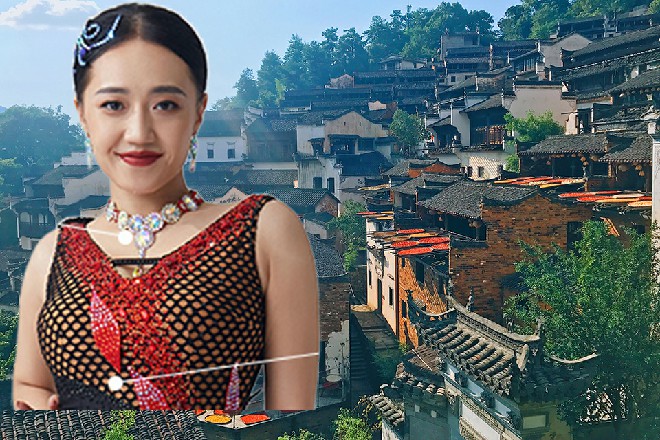 红色妖姬也尴尬了，他没想到，这个时候，王玥竟然也来洗澡，