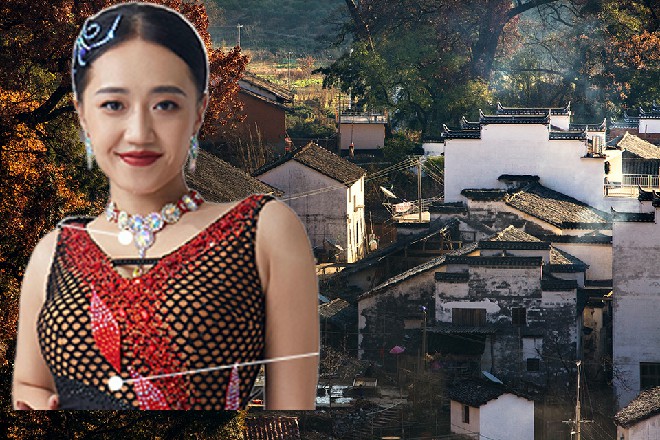 罗芙也终于有了自己的床，她坐在上面，擦了把自己的冷汗