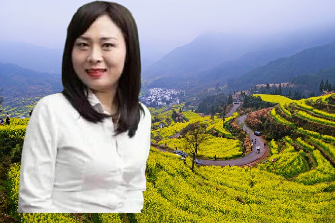 前面正好是一个盘山道，道路崎岖，路宽两米，旁边就是悬崖