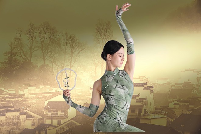 但武皇就站在那里，任凭红色妖姬的拳头不断地落在他的身上