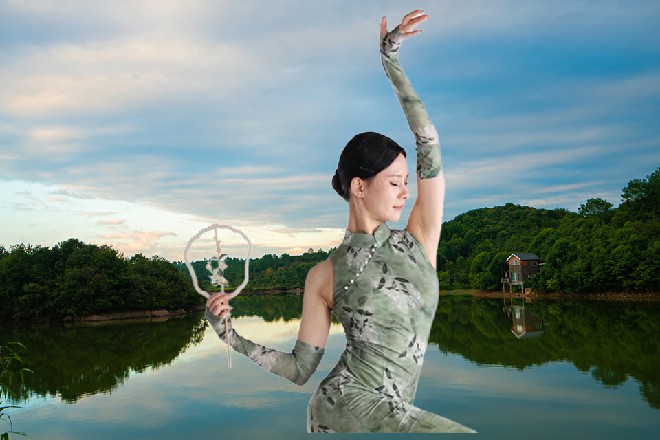 这桥底下已经站着一个黑影，看到诺曦S，缓缓开口道