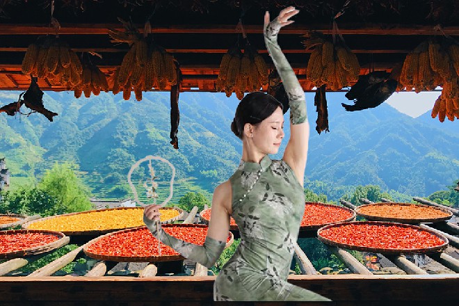 地藏的身体突然开始膨胀，接着身上的衣服都开始被撑破了