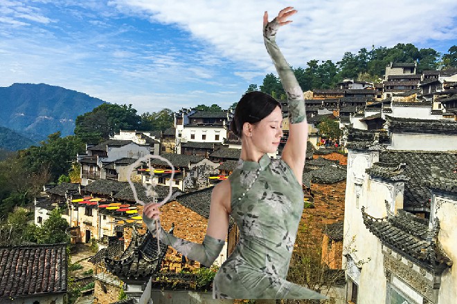 红色妖姬说着，重心微微放低，然后手中的黑道轻轻晃动了一下