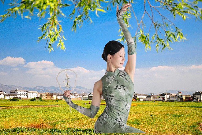 诺曦S感觉自己又燃烧起了希望，嘴角慢慢浮现了笑容