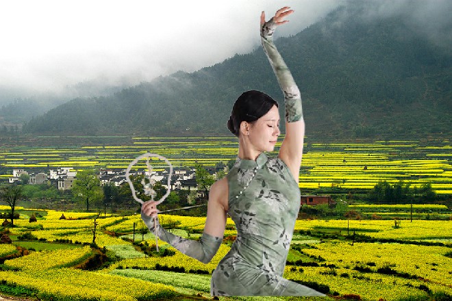 秦樱立刻数落奔雷，奔雷虽然不敢反驳，但还是撇了撇嘴