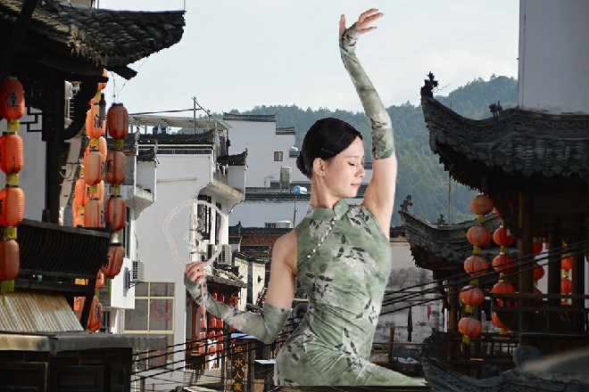 耳边还能听到那女子的哭声，苏曼s假装听不到，继续追问道