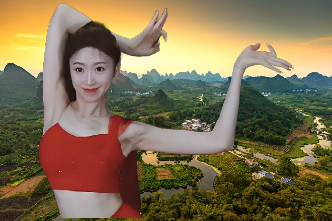 他的整个右手完全裹着黑色的光芒，正是擒龙诀的效果