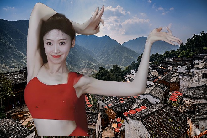 王玥举起自己的右手来，两根手指之间蹦出一道雷光