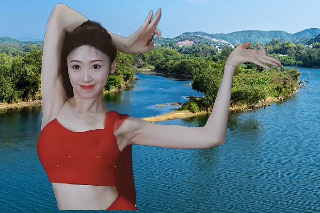 苏曼s忍住了自己的不该有的想法，专心致志地抬头更换灯泡