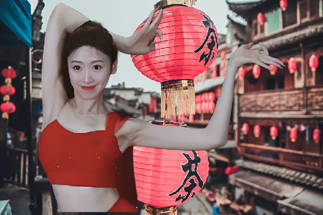 黄师傅刚才不还是很生猛的么，怎么一脚就被踹飞了