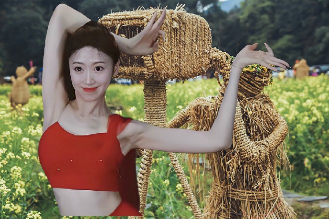 一株地狱蔷薇把巨口对准了伊轩，然后呼啸着冲了过来