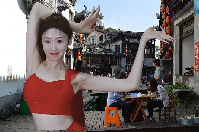 伊轩哭丧着脸，你徒弟我今天差点就被唐门的人给撸了