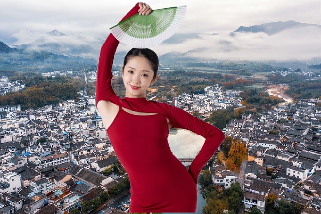 龙枭涯说着，身体一震，身上的衣服直接化成了碎步