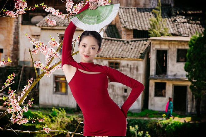 他做了两个压腿的动作，然后一弯腰，身子弓在了地面上