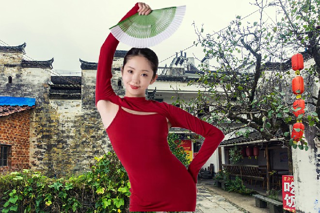 曲强咆哮一声，剩下的铁甲骑兵立刻靠拢到他的身边