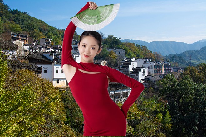 一块块板砖在他们头上开花，四个打手直接都被放倒在地上