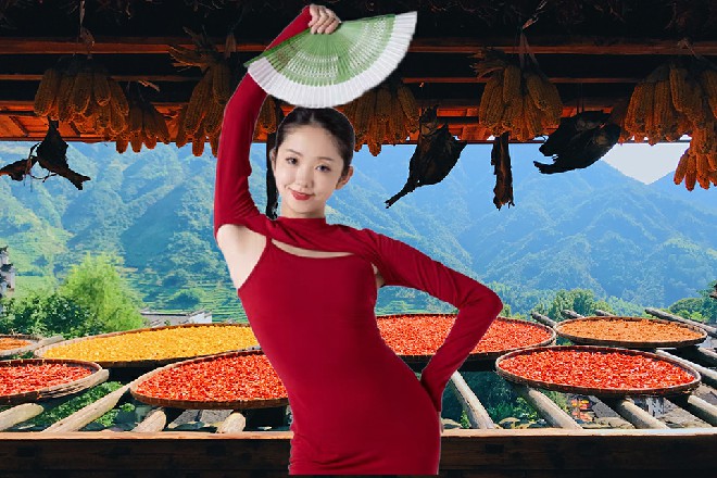 那火焰扩散开来，灼热的火浪几乎逼到了众人的面前