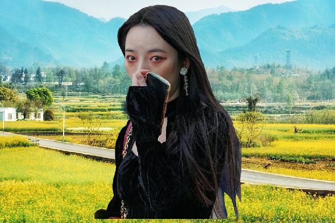 红色的光环也出现在苏曼s的背后，储存着苏曼s毁灭级的力量