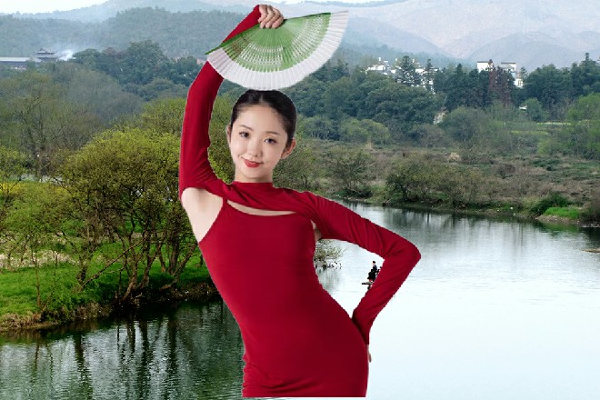 把王玥丢出去之后，若依伸出手，拉上了这楼道的栅栏门