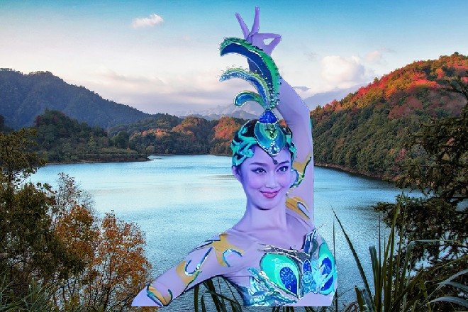 伊轩说着，从兜里掏出香烟来，放在了嘴上，缓缓点燃